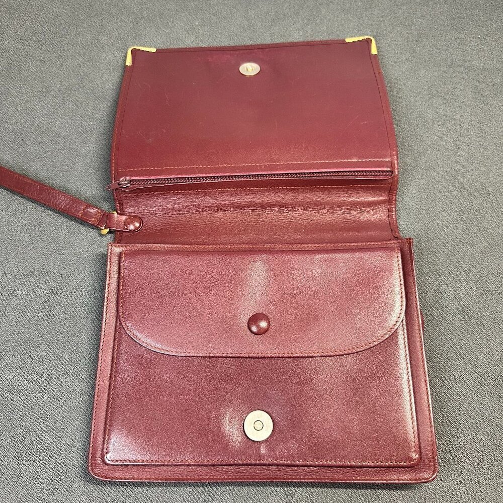 ✨ VINTAGE CARTIER CLUTCH BAG - RED BORDEAUX BURGUNDY LEATHER W/ GOLD HARDWARE ✨ - Picture 3 of 13